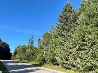 2120 Vl N, Leland, MI 49654