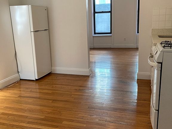 2nd image of 537 W 49th St #7