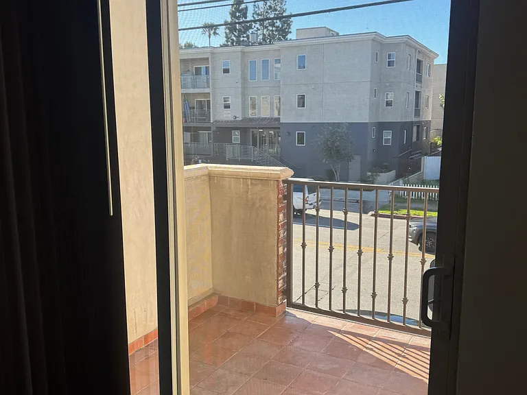 14947 W Magnolia Blvd — Photo 6