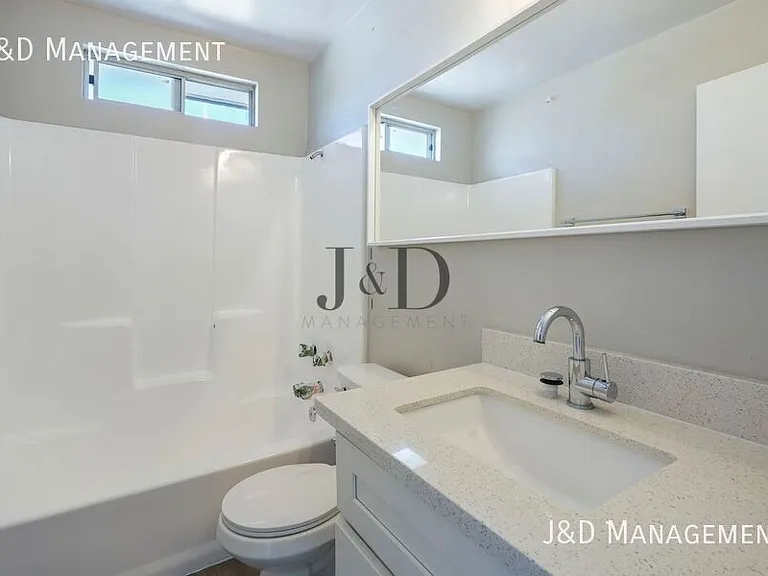4624 Oregon St — Photo 6