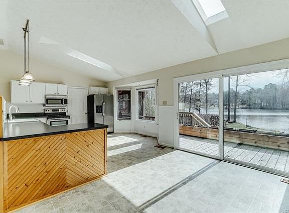 5th image of 480 Lake Caroline Dr