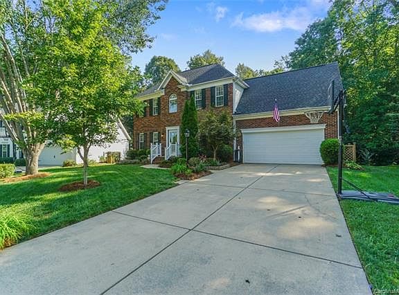 3rd image of 8604 Glade Ct