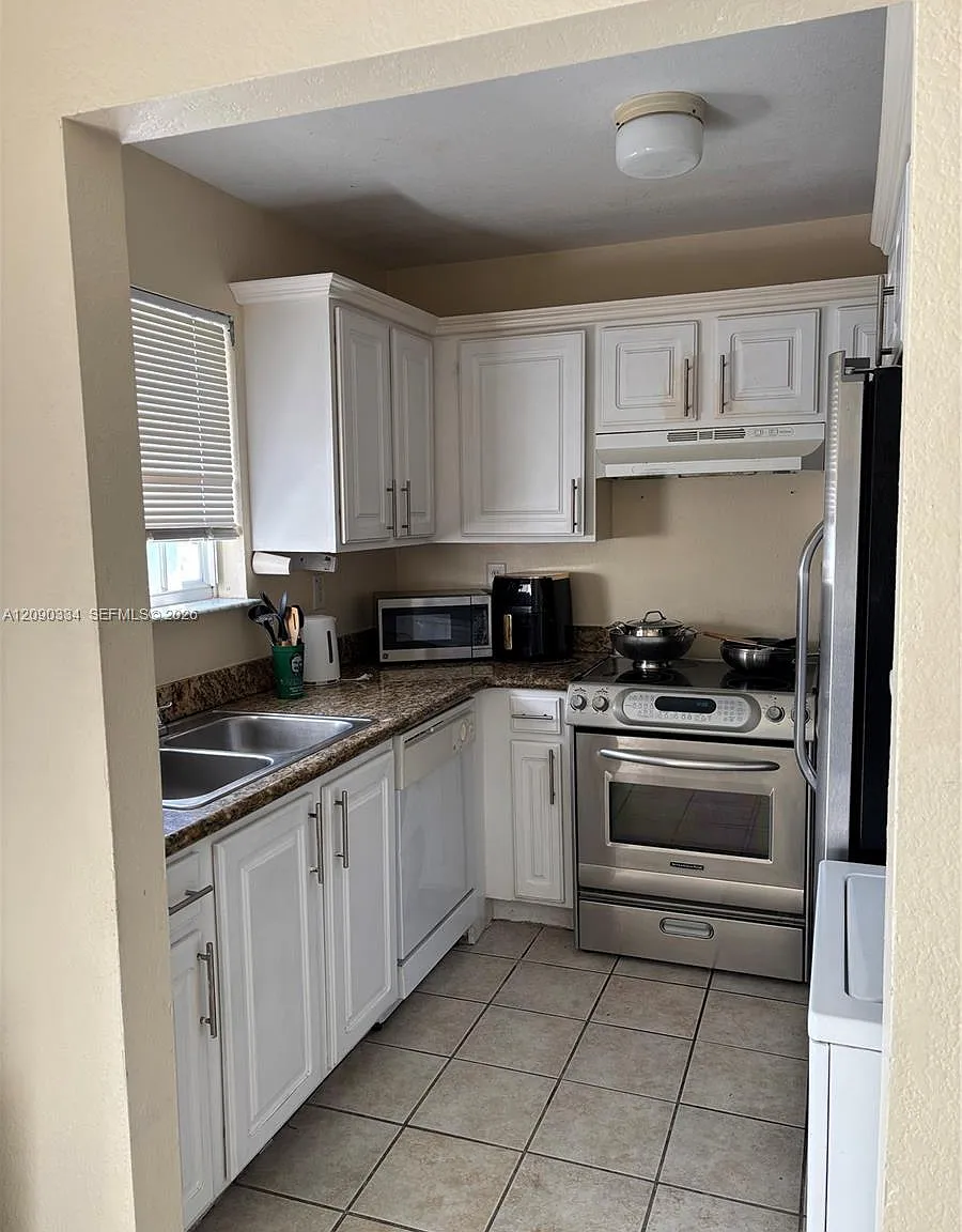 Aqua Vista Townhomes Cond — Photo 1