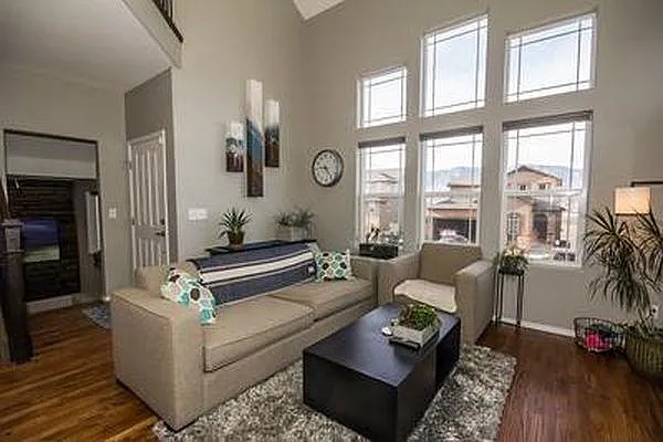 4 bed, 3.5 bath, 2455 sqft, $2,650 — Photo 4