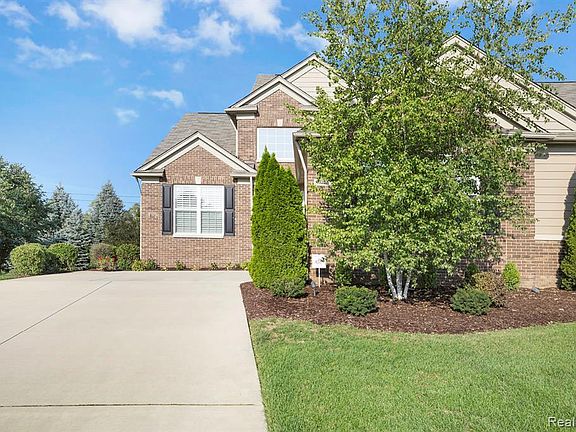 3rd image of 49283 Rainbow Ln S