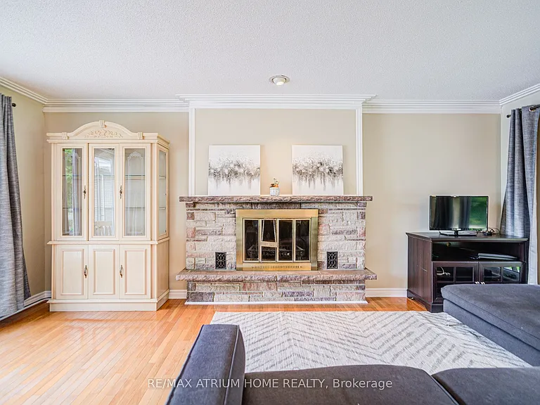 134 Fairglen Ave — Photo 13