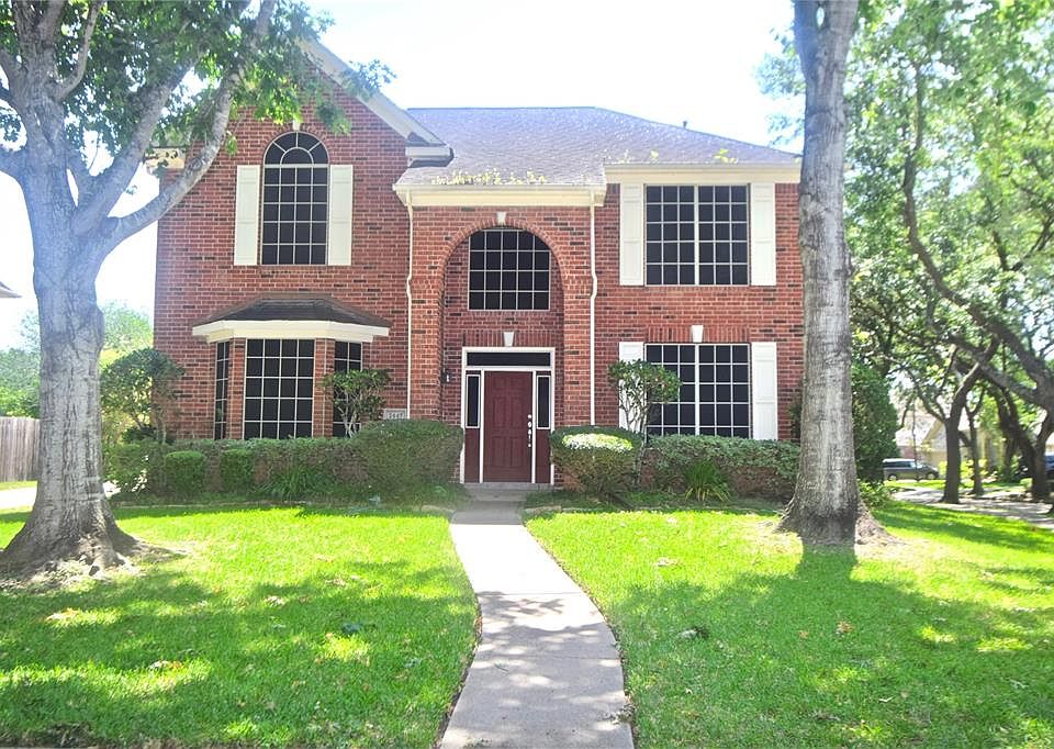 1st image of 2447 Edgewood Dr