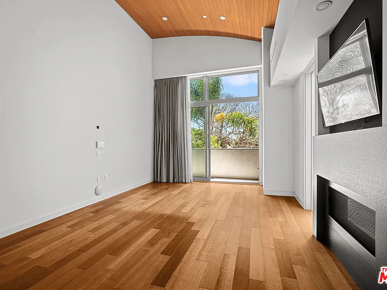 1217 Cabrillo Ave — Photo 25