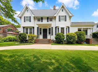 3011 Murray St, Flushing, NY 11354