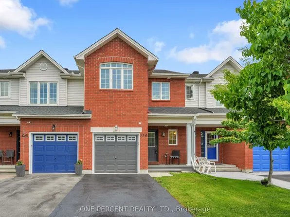 236 Arrita St, Ottawa, ON K2S 0J7