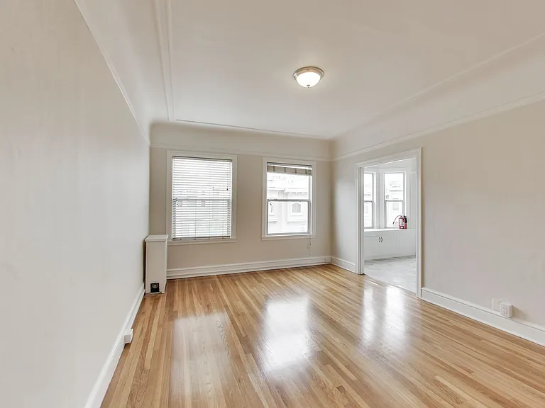 Gough Street 3055 — Photo 11