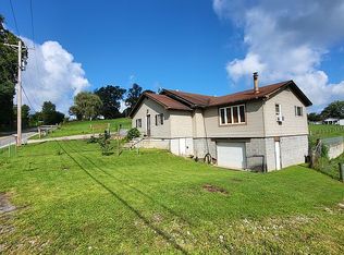 12 Canterbury Ln, Fayetteville, WV 25840