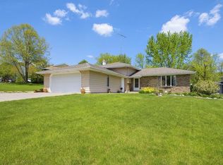 102 Crabapple Ln, Morris, IL 60450