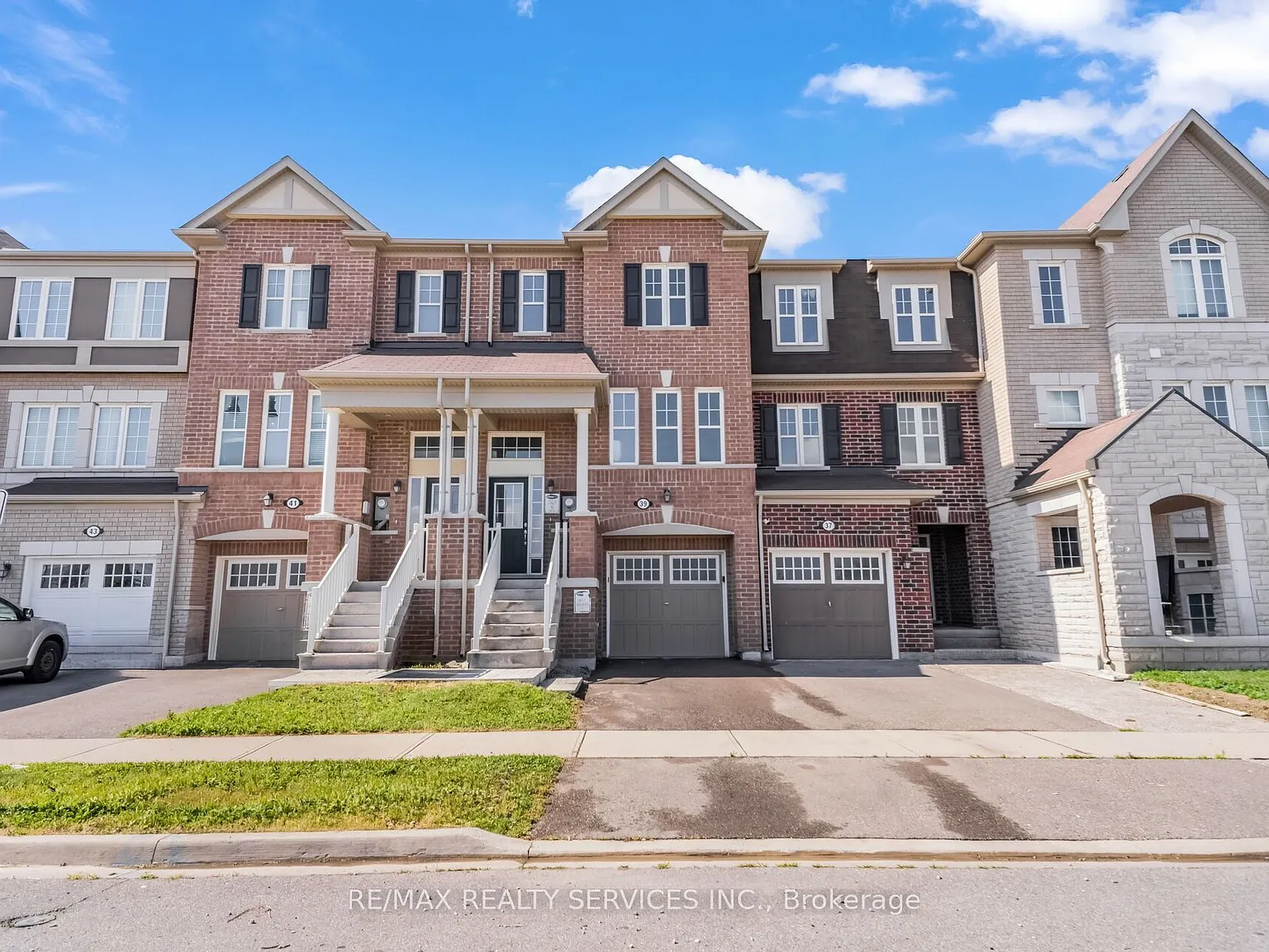 3 bed, $2,700 — Photo 1