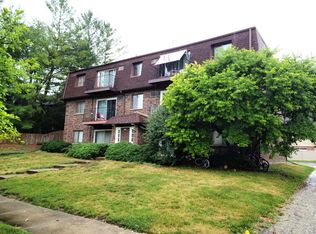 1225 Whispering Hills Ct APT 2B, Naperville, IL 60540