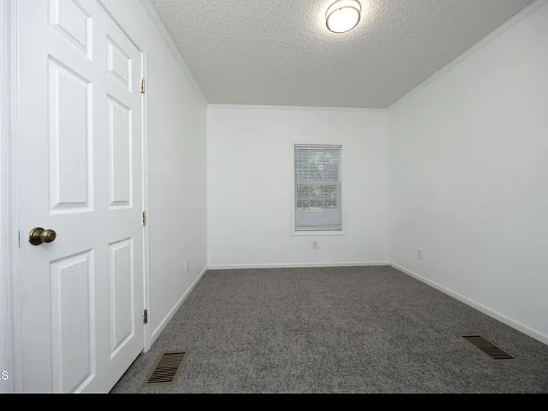 7731 Rogers Rd — Photo 4