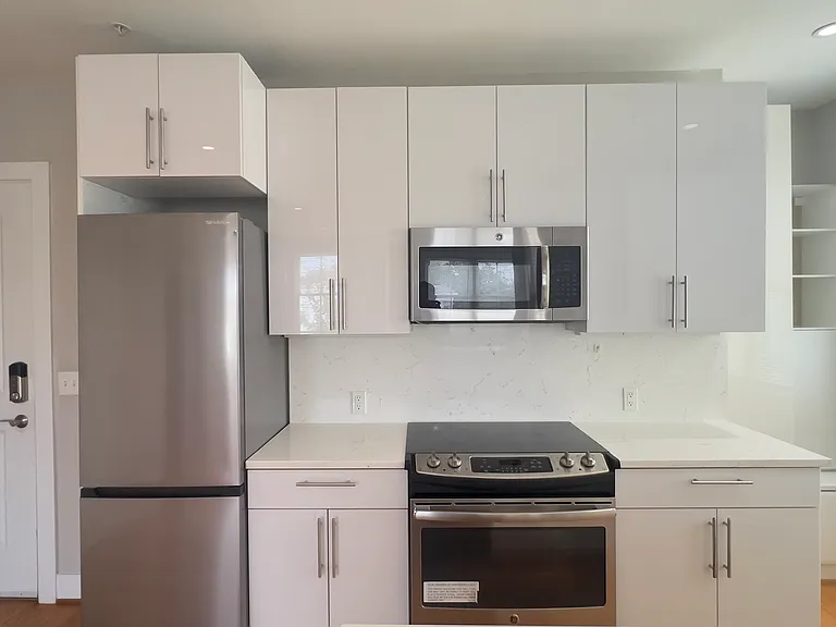 1209 G St SE #8 — Photo 15
