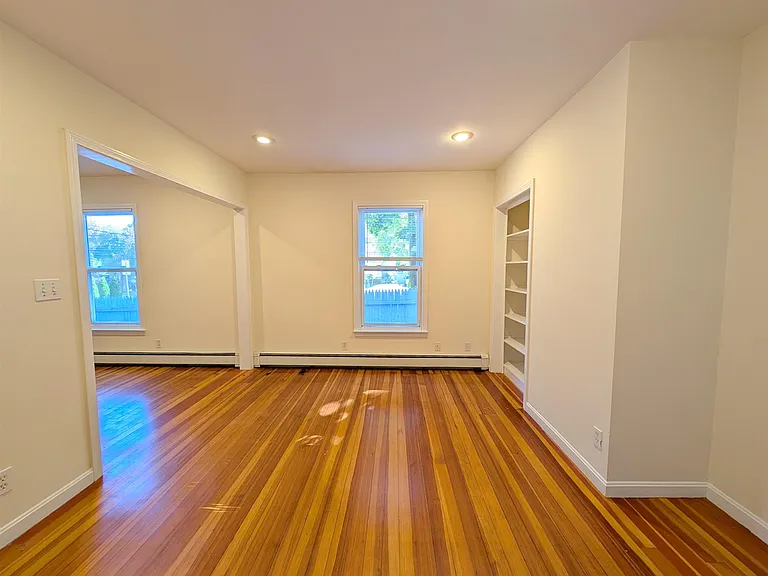 5 Locke St #1 — Photo 11