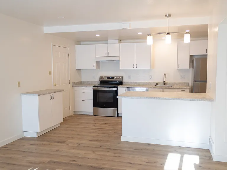 Kitchen -- all new
New cabinets have soft closing hinges