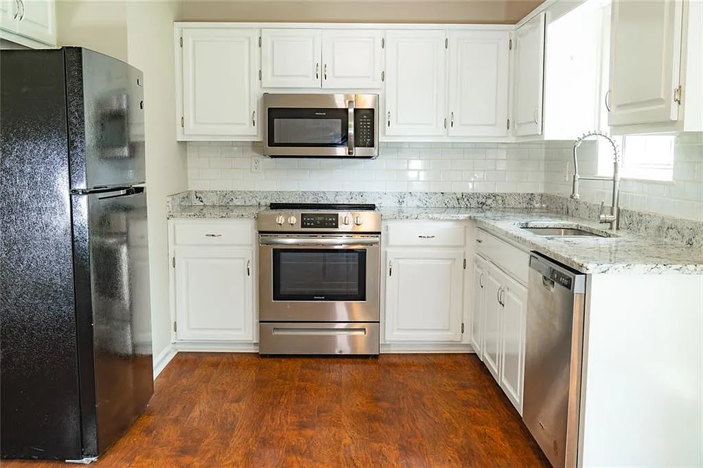 4 bed, 2.0 bath, 1374 sqft, $1,850 — Photo 4