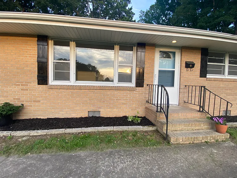 298 Eastwood Dr — Photo 1