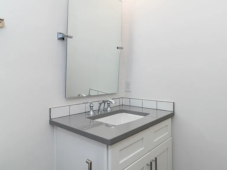1120 Franck St — Photo 46