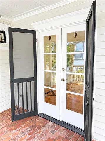 3 bed, 4.0 bath, 1322 sqft, $2,100 — Photo 2