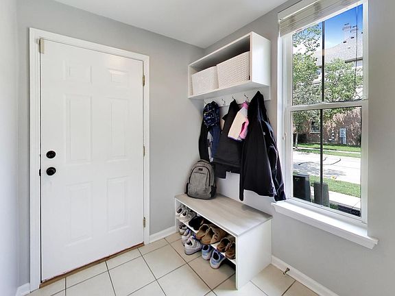 3rd image of 1762 Tudor Ln