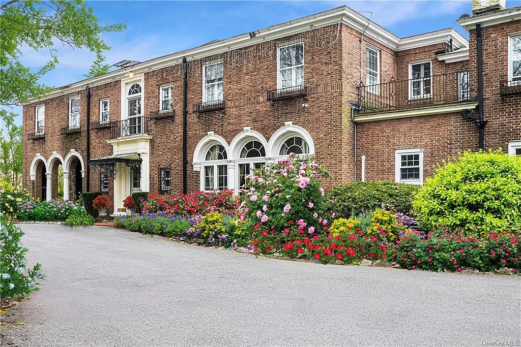 376 Beechmont Drive, New Rochelle, NY 10804 Zillow