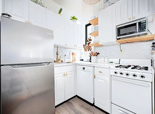 Rented by Urbane Brokerage | media 8