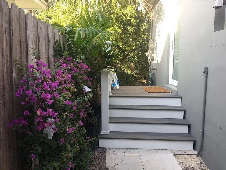 1307 SW 18th Ct — Photo 1