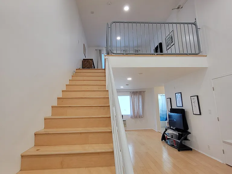 1230 N June St #214 — Photo 5