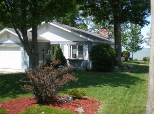 1102 Lake St, Marblehead, OH 43440
