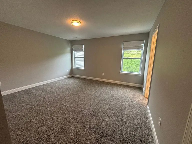 70 Hawthorne Dr — Photo 8