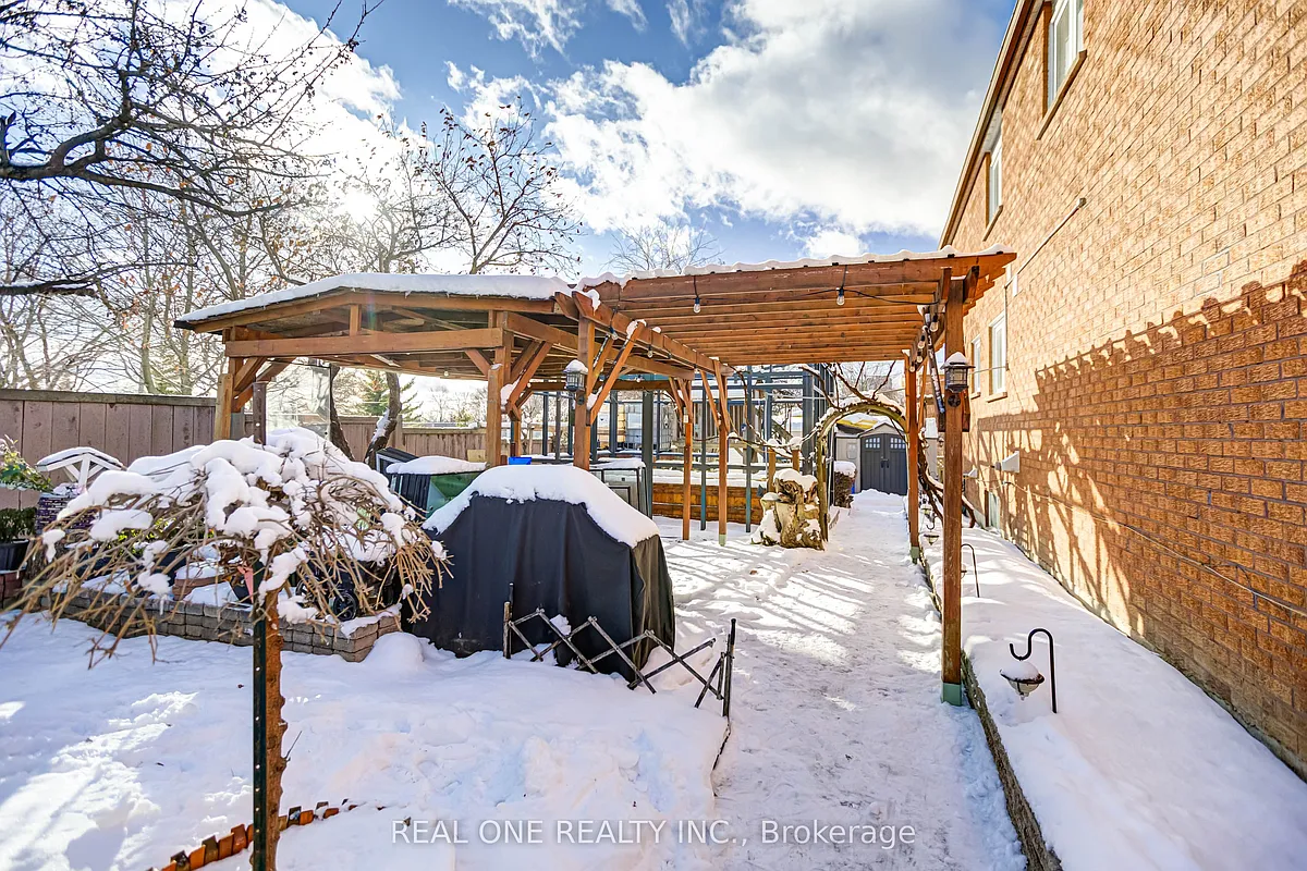 Building Photo - 2 Grittani Ln