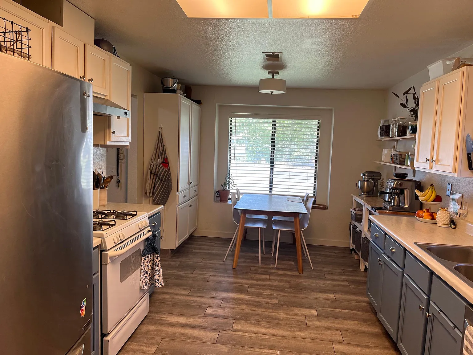 3 bed, 1400 sqft, $2,250 — Photo 3