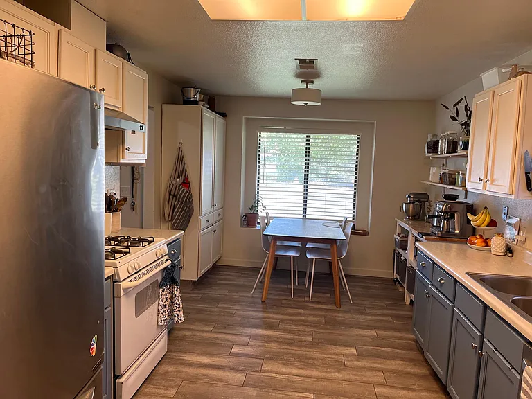 205 Lilac Ave — Photo 3