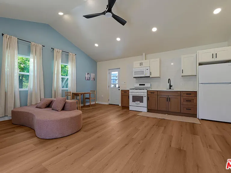 4147 Marcasel Ave — Photo 39