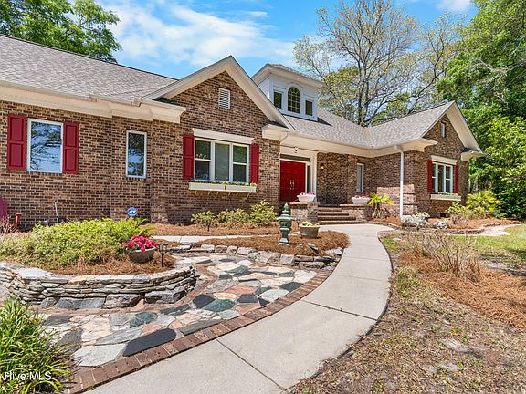 2nd image of 524 Admirals Court SE