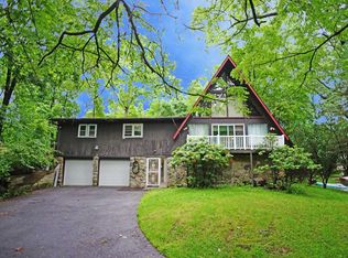 4 Brookland Farms Rd, Poughkeepsie, NY 12601