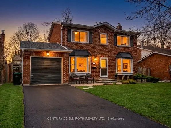 11 Pepler Pl, Barrie, ON L4N 5E3