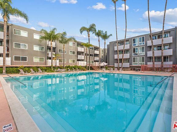 2nd image of 4915 Tyrone Ave APT 127