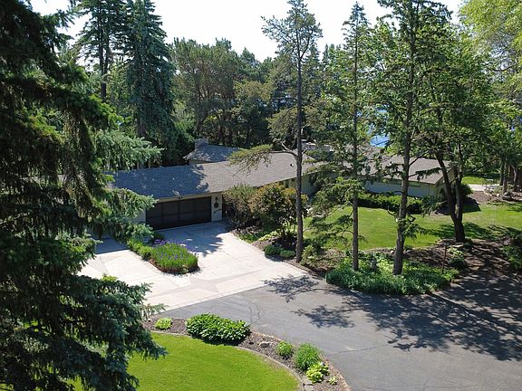 4th image of 2205 Long Lake Rd