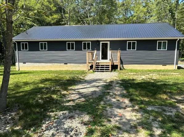 110 Lois Ln, Oak Hill, WV 25901