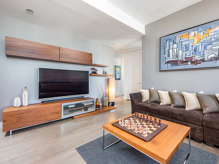 519 Borden Ave #11I — Photo 7