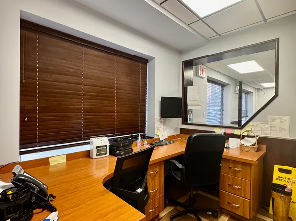 8686 Bay Parkway image 5 of 12