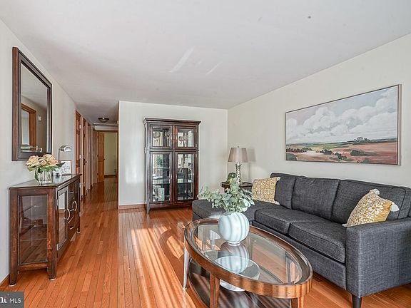 5th image of 12 Juniper Ave