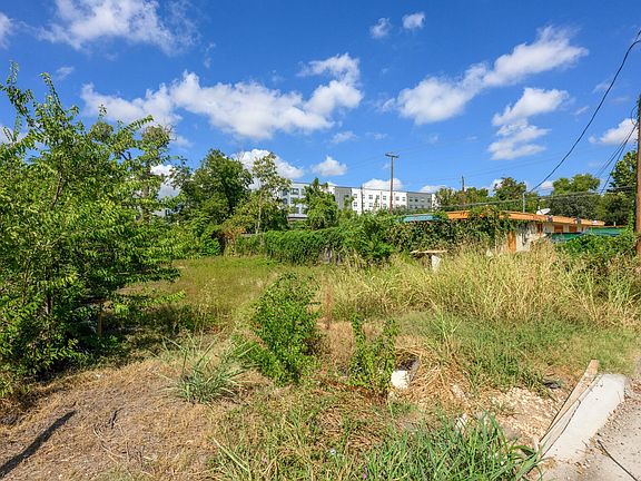 3rd image of 1812 Clifford Ave