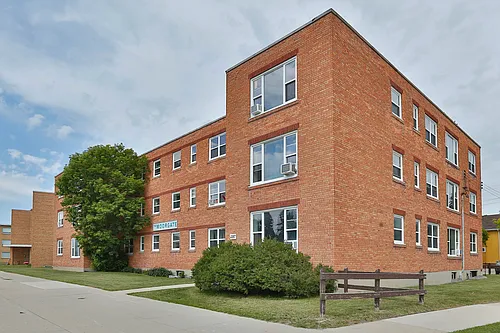 2187 Portage Ave Photo 1