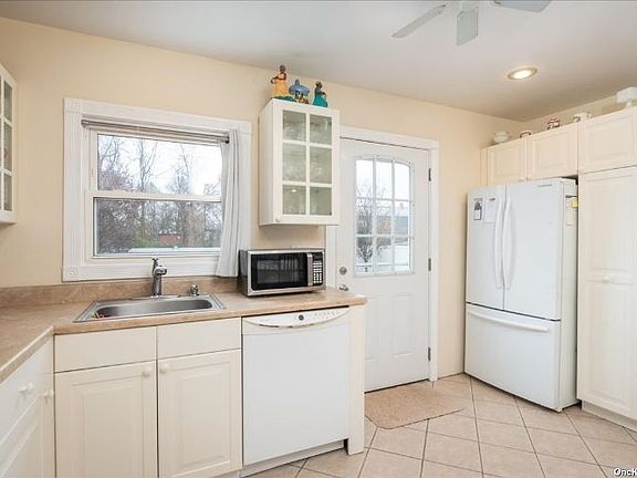 4th image of 109 Henry St